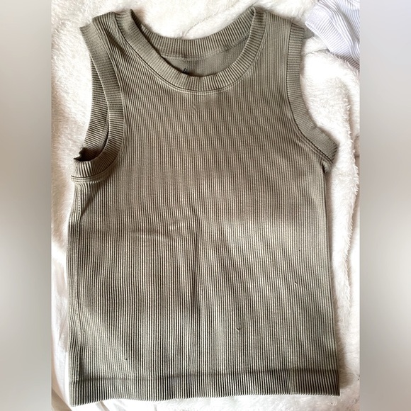 BKE Core tanks! White and green, both size S! - Picture 2 of 3